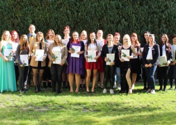 DRK-Pflegeschule Senftenberg verabschiedet und begrüßt Auszubildende