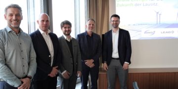 Kooperationspartner: Fabian von Oesen, Leiter Erneuerbare Energien LEAG / Thomas Kühnert, Managing Director envia Therm / Dominique Guillou, Geschäftsführer EP New Energies / Thorsten Kramer, Vorstandsvorsitzender LEAG / Patrick Kather, Vorstandsmitglied enviaM, v.l.n.r., Foto: LEAG