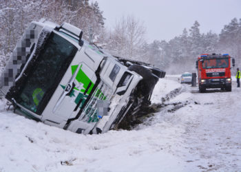 LKW umgekippt: Vollsperrung nach Unfall auf B97 bei Spremberg