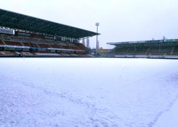 Schnee im Stadion der Freundschaft in Cottbus