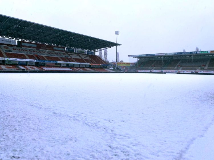 Schnee im Stadion der Freundschaft in Cottbus