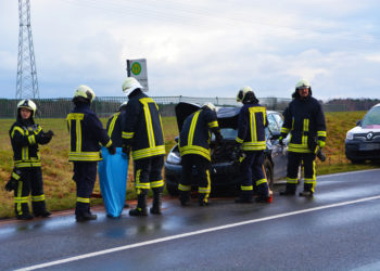 21-Jährige bei Unfall auf B115 zwischen Döbern und Tschernitz verletzt