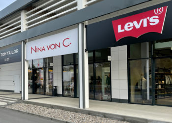 Marken-Outlets Schwarzheide feiern Shopping Sonntag zum Karnevalsumzug