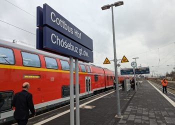 Bagger beschädigte Oberleitung in Groß Köris: Stundenlange Sperrung