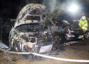 Ermittlungen nach Autobrand in Cottbus. Weitere Fahrzeuge beschädigt