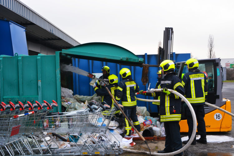 Brand am Kaufland in Spremberg; Blaulichtreport Lausitz