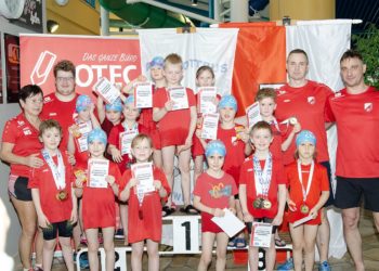 Junge Sportler überzeugen beim Winterschwimmfest in Cottbus