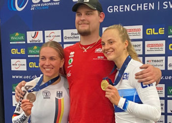 Die Keirin-Medaillengewinnerinnen Lea Sophie Friedrich (re.) und Emma Hinze mit Mechaniker Lu Eckert. Foto: Bund Deutscher Radfahrer