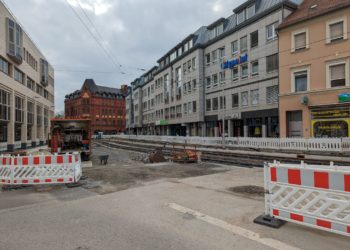 Die Baustelle in der Cottbuser Straße der Jugend pausiert