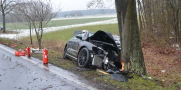Verkehrsunfall mit Unfallflucht zwischen Döbern und Tschernitz; Foto: Blaulichtreport Lausitz
