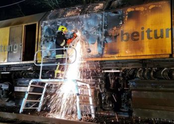 Feuerwehreinsatz in Lübben. Brand an Zug gelöscht