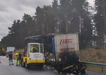 LKW in Flammen. Vollsperrung der A13 zwischen Groß Köris und Teupitz