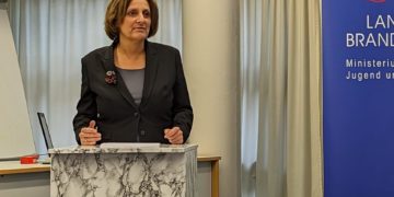Brandenburgs Bildungsministerin Britta Ernst tritt zurück
