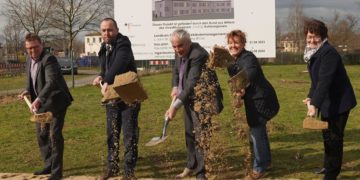 Spatenstich mit Strukturmitteln am Oberstufenzentrum Elsterwerda