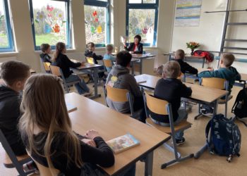 Spremberger Bürgermeisterin schenkt Grundschülern eine Geschichte