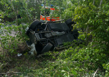 Auto bei Drebkau überschlagen. Zwei Verletzte bei schwerem Unfall