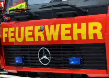 Feuerwehreinsatz bei Brottewitz: 30 Strohballen in Flammen
