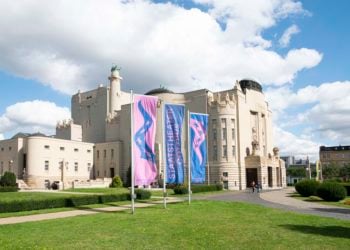 Staatstheater Cottbus sucht Rollschuhfahrer mit Schauspiel-Talent