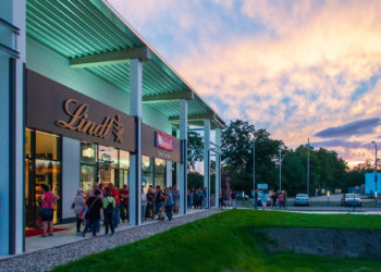 Late-Night-Shopping in den Marken-Outlets Schwarzheide am Brückentag