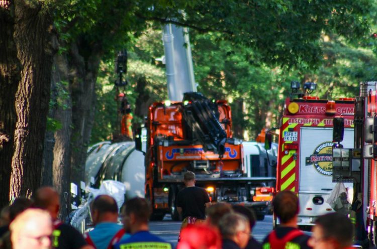 Gefahrgutunfall auf der L62 bei Hohenleipisch; Blaulichtreport Lausitz