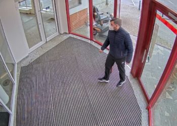 Ermittlungen in Elbe-Elster: Mann hebt Geld mit gestohlener EC-Karte ab