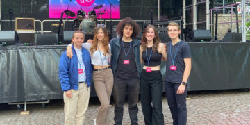 Gewannen neben dem Publikumspreis auch den 1. Platz von 17 teilnehmenden Bands v.l.n.r.: Luczin-Felix Eckert, Julia Kublick, Matteo Bettle, Stella-Marie Jahn, Franz Wirges. (Bild: Kreismusik- und Kunstschule Elbe-Elster/ Elvira Mader:)