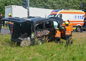 Stau nach Unfall auf B97 bei Spremberg. Verletzter ins CTK gebracht
