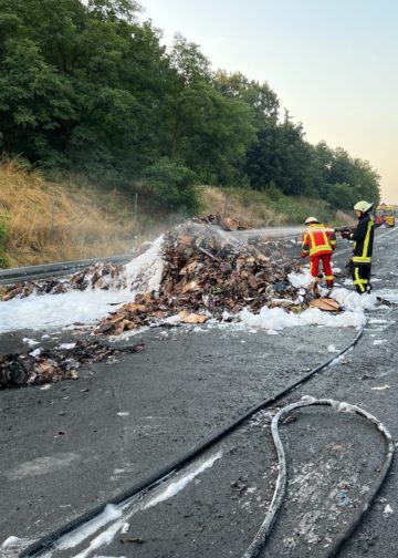 LKW Brand auf der A13 zwischen Großräschen und Bronkow, Foto: FFW Großräschen Nord
