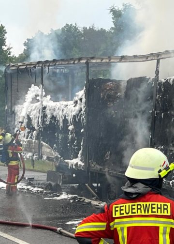 LKW Brand auf der A13 zwischen Großräschen und Bronkow, Foto: FFW Großräschen Nord