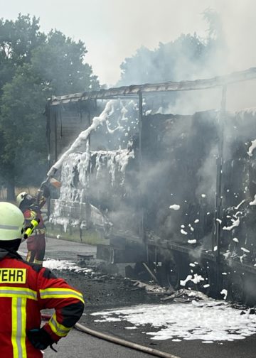 LKW Brand auf der A13 zwischen Großräschen und Bronkow, Foto: FFW Großräschen Nord