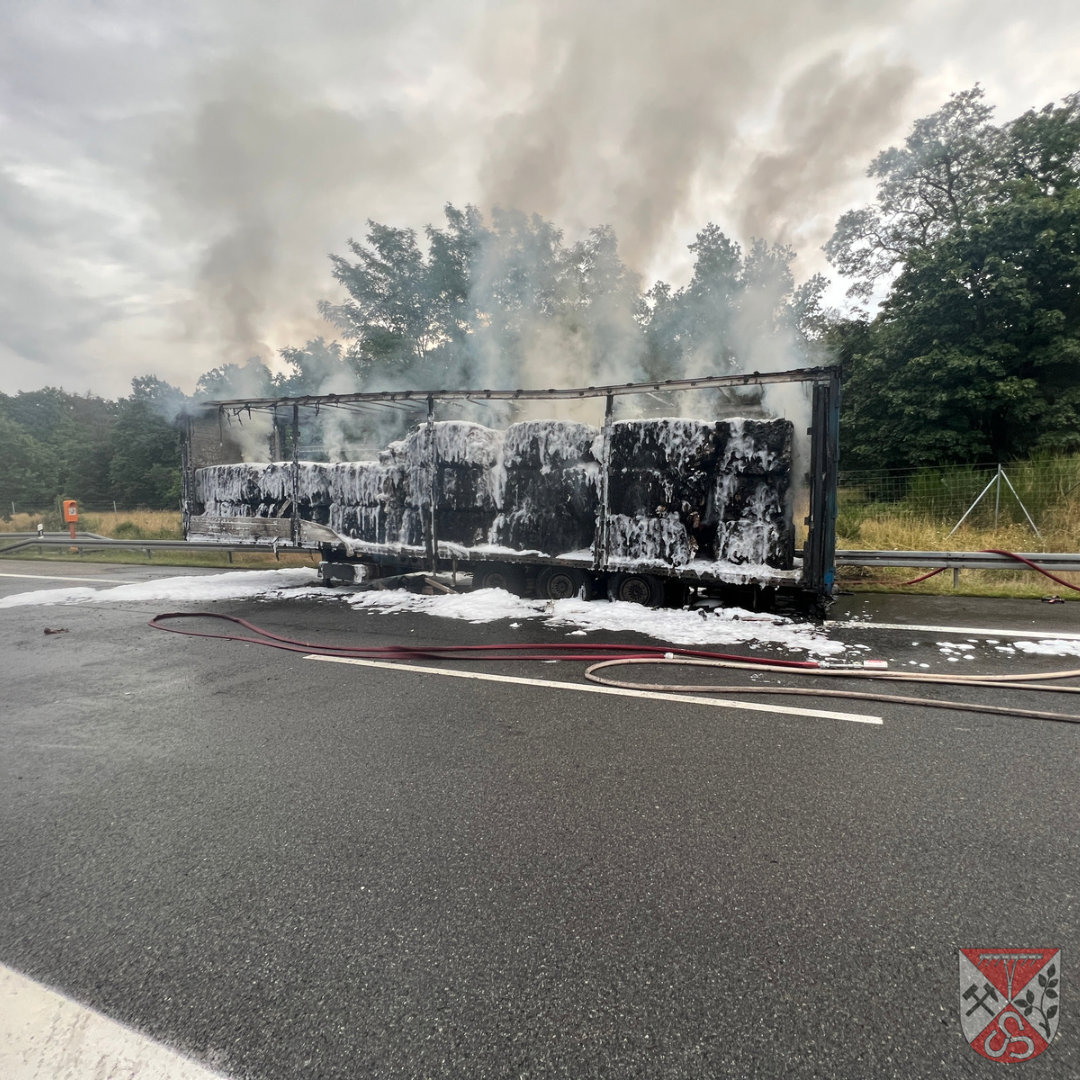 LKW Brand auf der A13 zwischen Großräschen und Bronkow, Foto: FFW Großräschen Nord