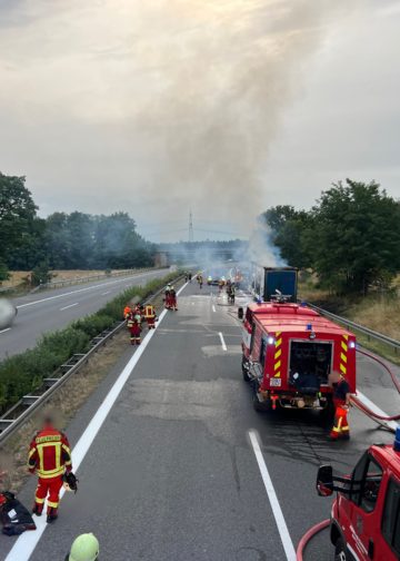 LKW Brand auf der A13 zwischen Großräschen und Bronkow, Foto: FFW Großräschen Nord
