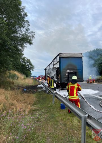 LKW Brand auf der A13 zwischen Großräschen und Bronkow, Foto: FFW Großräschen Nord