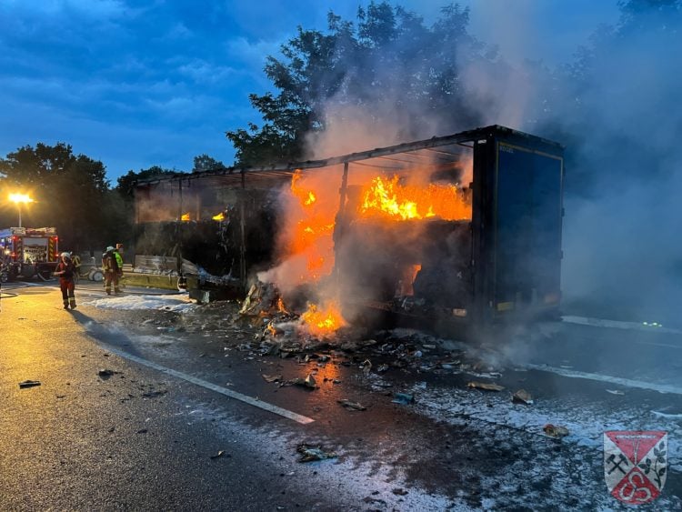 LKW Brand auf der A13 zwischen Großräschen und Bronkow, Foto: FFW Großräschen Nord