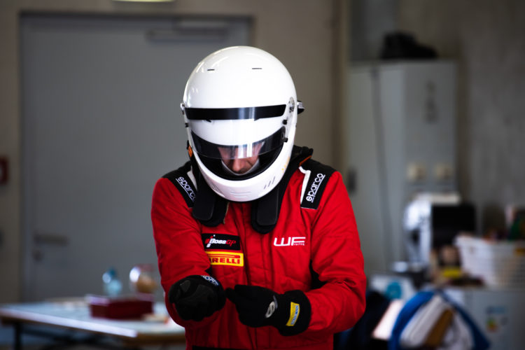 Ready to race: Clausnitzer bereitet sich auf das erste Rennen vor (Bild: WF-Racing)