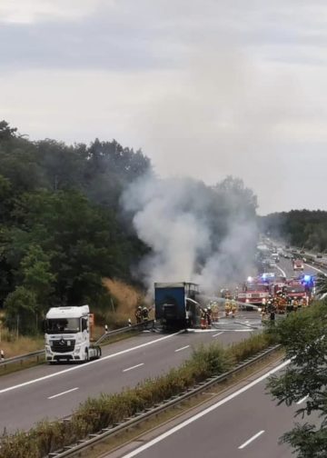 LKW Brand auf der A13 zwischen Großräschen und Bronkow, Foto: FFW Bronkow