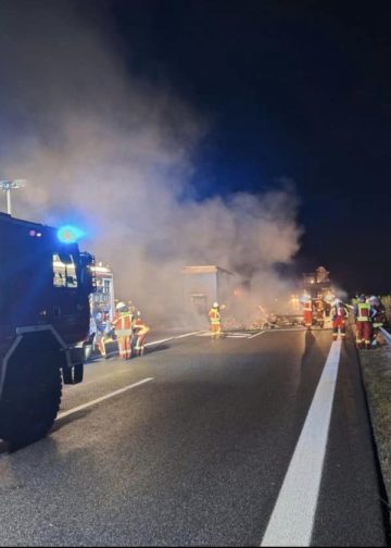 LKW Brand auf der A13 zwischen Großräschen und Bronkow, Foto: FFW Bronkow
