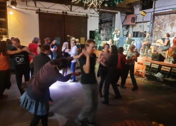 Serbska reja: Andrea Aaron