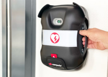 Erste Hilfe in Lübben: Drei öffentliche Defibrillatoren angebracht