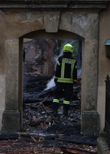 Großröhrsdorf- Gotteshaus in Flammen: Kirche abgebrannt