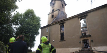 Großröhrsdorf- Gotteshaus in Flammen: Kirche abgebrannt