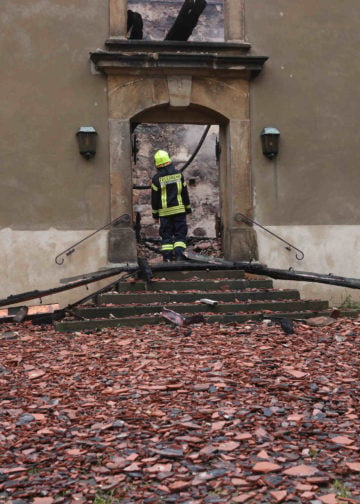 Großröhrsdorf- Gotteshaus in Flammen: Kirche abgebrannt