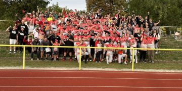 Cottbus Crayfish Team in Berlin mit Fans nach dem Sieg; Foto: Marco Laske