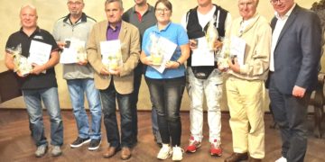 v.l n.r.: Frank Schütze, Steffen Naumann, Günter Wallasch; André Heupel; Juana Pruntsch-Zieger; Ronny Roch; Hans-Joachim Pallmann; Bürgermeister Maik Bethke (Bild: Stadt Ortrand)