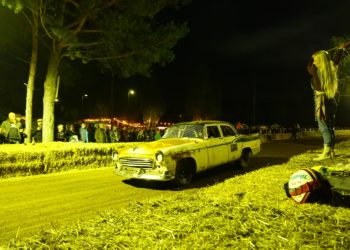 Alte „Ami-Schlitten“ und Zweiräder im Duell auf dem Sandoval