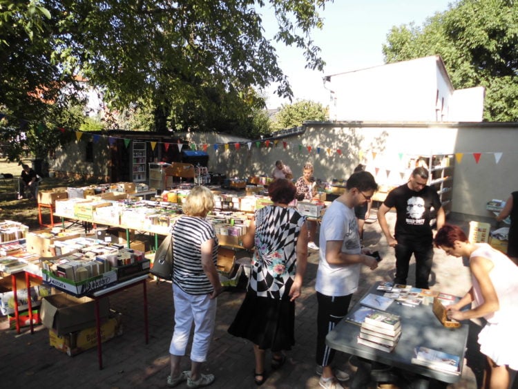 Am Donnerstag ist es wieder soweit: Büchflohmarkt-Zeit in Senftenberg. Literaturbegeisterte Sammler und Schnäppchenjäger sollten sicherheitshalber eine große Tasche mitbringen. (Bild: Stadt Senftenberg)