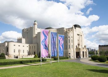 „Der Rosenkavalier“: Staatstheater Cottbus sucht männliche Statisten