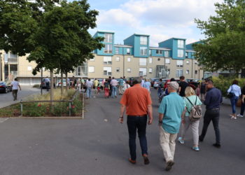 Erster Stadtteilspaziergang in Senftenberg mit Bürgermeister Pfeiffer