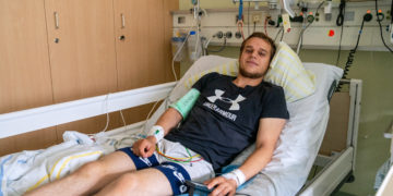 Alexej Heß zwei Tage nach dem Eingriff. Den Schlaganfall hat er gut
überstanden. (Bild: R. Hofmann)