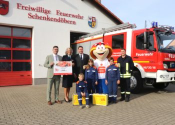 Sparkasse unterstützt Freiwillige Feuerwehr Schenkendöbern mit 1.000€